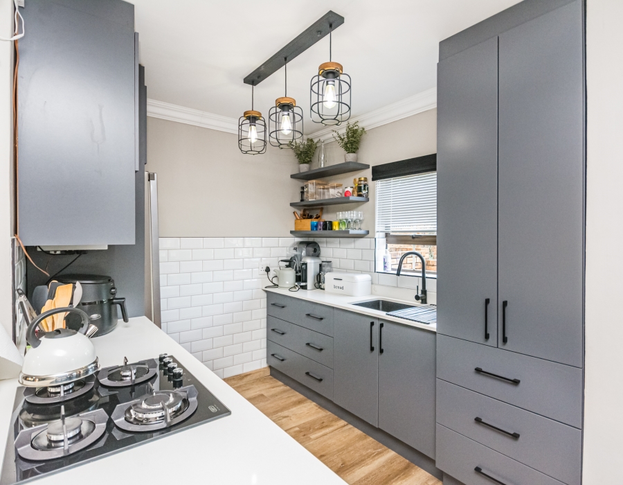 2 Bedroom Property for Sale in Die Hoewes Gauteng