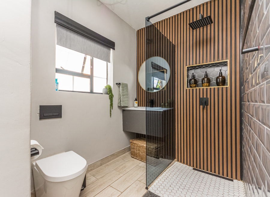 2 Bedroom Property for Sale in Die Hoewes Gauteng