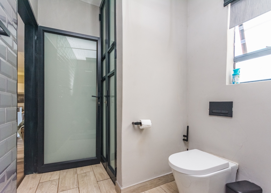 2 Bedroom Property for Sale in Die Hoewes Gauteng