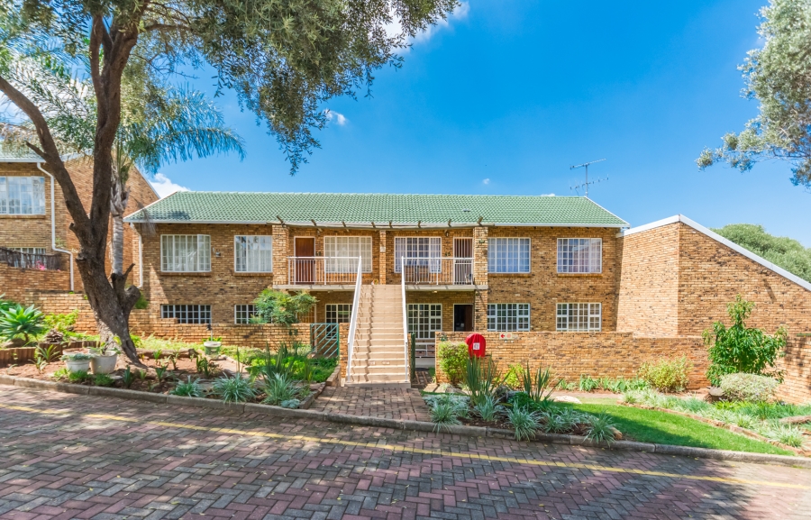 2 Bedroom Property for Sale in Die Hoewes Gauteng