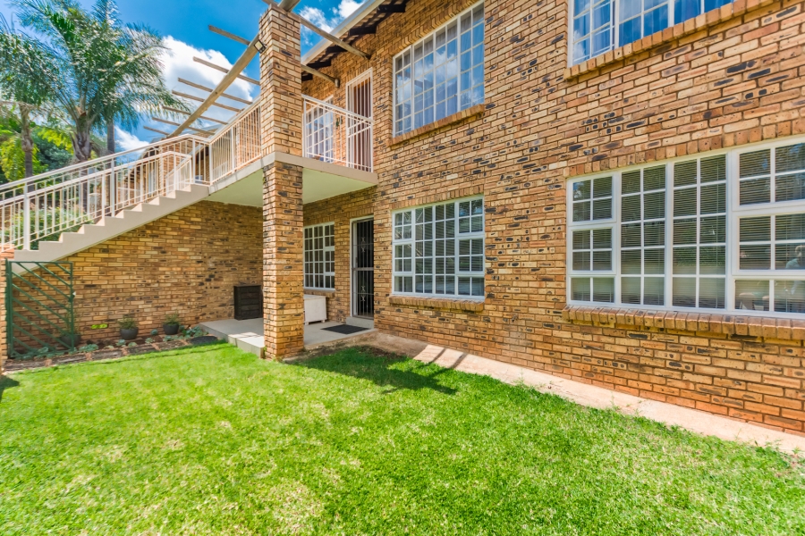 2 Bedroom Property for Sale in Die Hoewes Gauteng