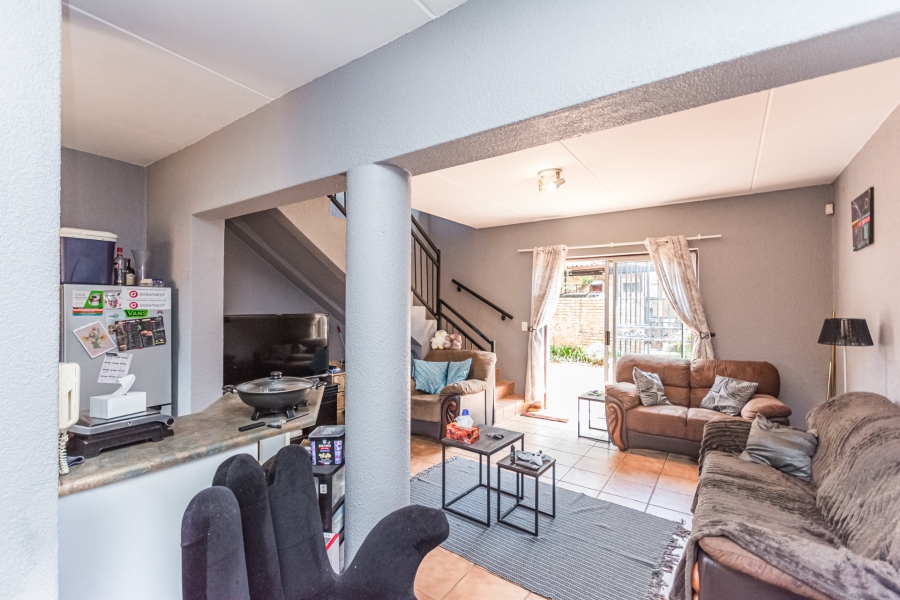 2 Bedroom Property for Sale in Die Hoewes Gauteng