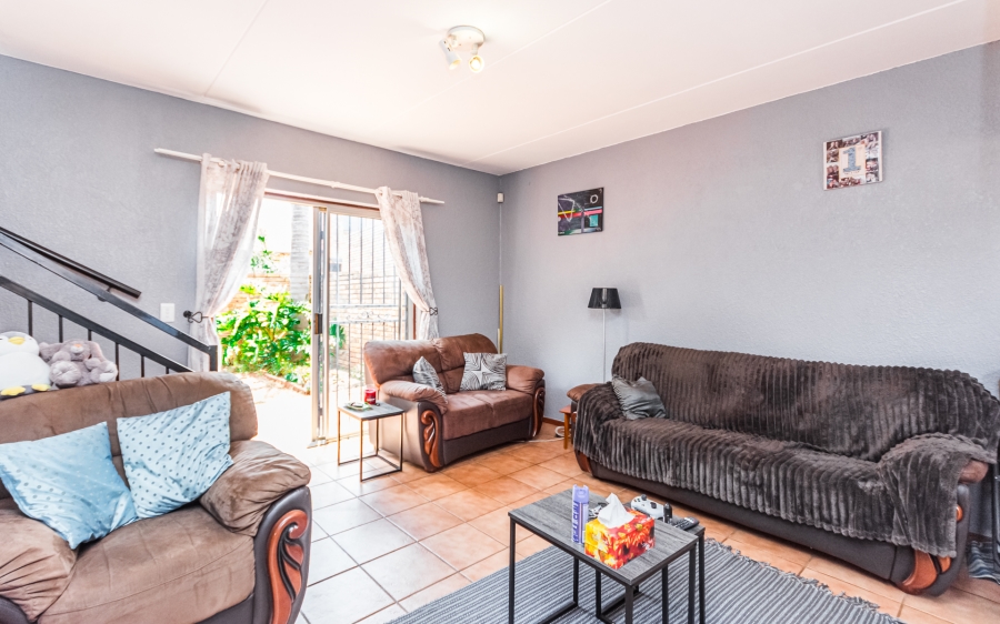 2 Bedroom Property for Sale in Die Hoewes Gauteng