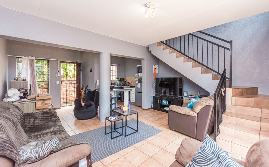 2 Bedroom Property for Sale in Die Hoewes Gauteng