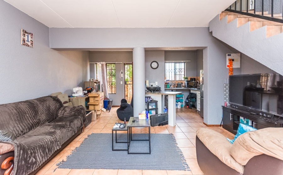 2 Bedroom Property for Sale in Die Hoewes Gauteng