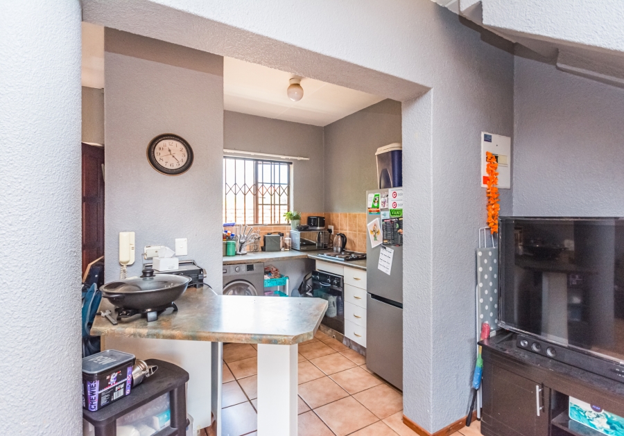 2 Bedroom Property for Sale in Die Hoewes Gauteng