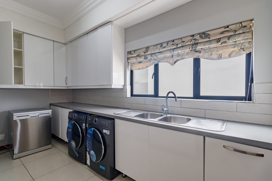 To Let 5 Bedroom Property for Rent in Midstream Estate Gauteng