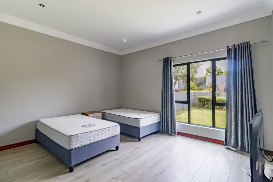 To Let 5 Bedroom Property for Rent in Midstream Estate Gauteng