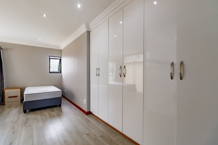 To Let 5 Bedroom Property for Rent in Midstream Estate Gauteng