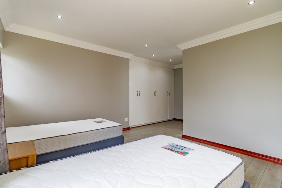 To Let 5 Bedroom Property for Rent in Midstream Estate Gauteng