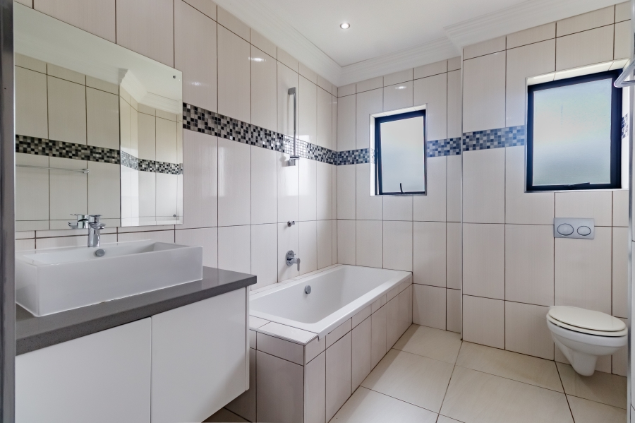 To Let 5 Bedroom Property for Rent in Midstream Estate Gauteng