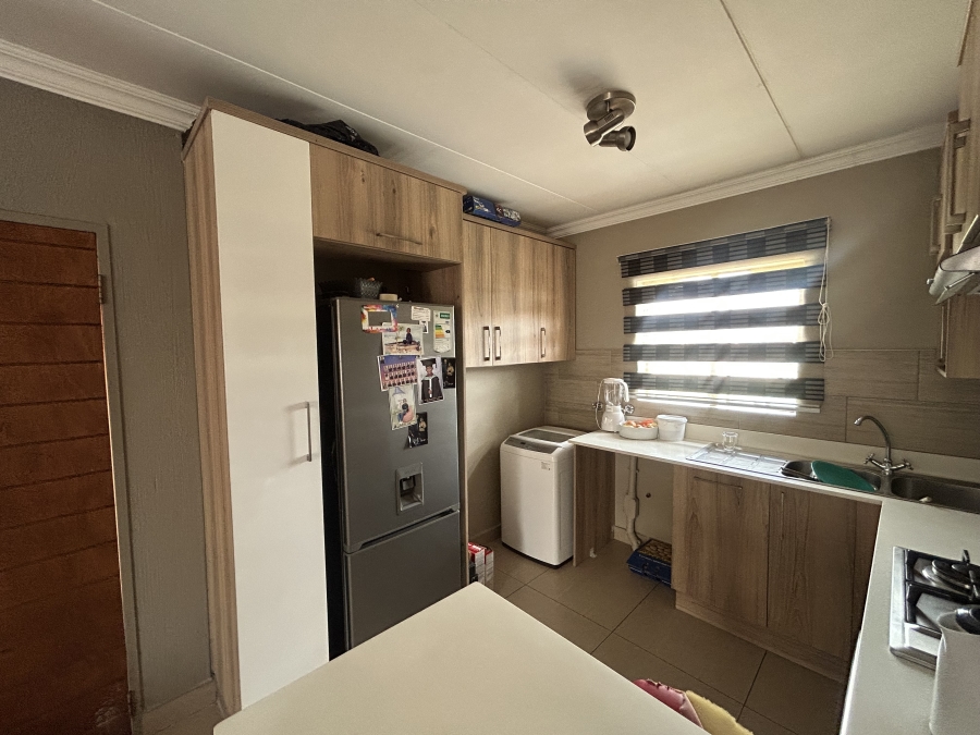 To Let 2 Bedroom Property for Rent in Andeon Gauteng