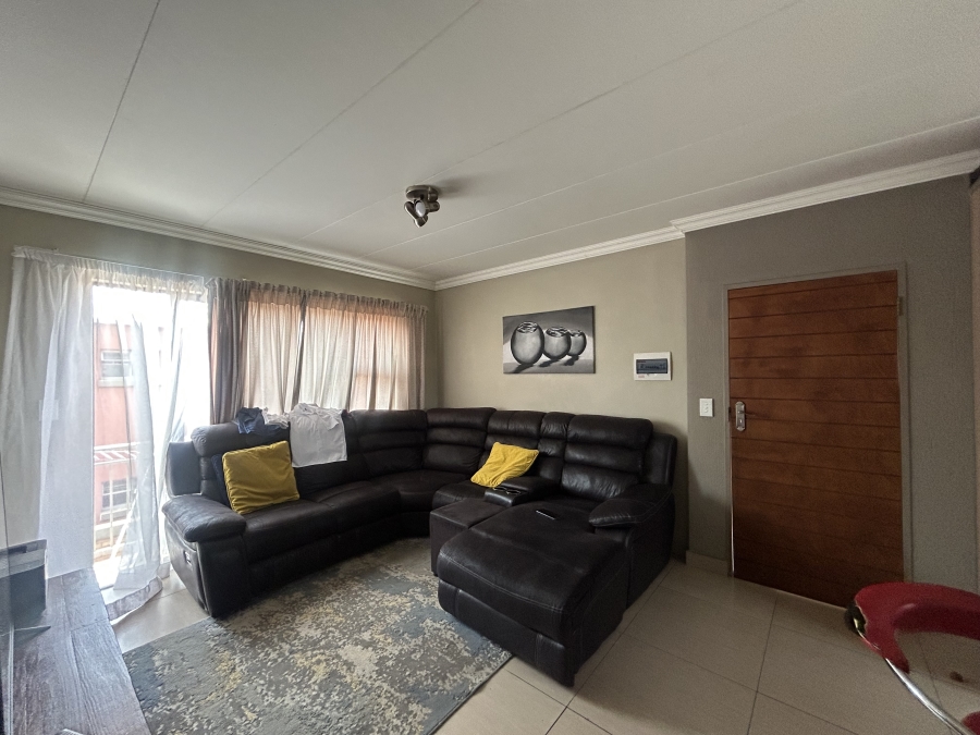 To Let 2 Bedroom Property for Rent in Andeon Gauteng
