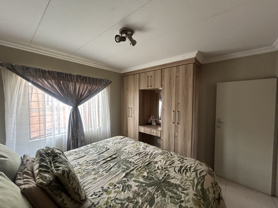 To Let 2 Bedroom Property for Rent in Andeon Gauteng