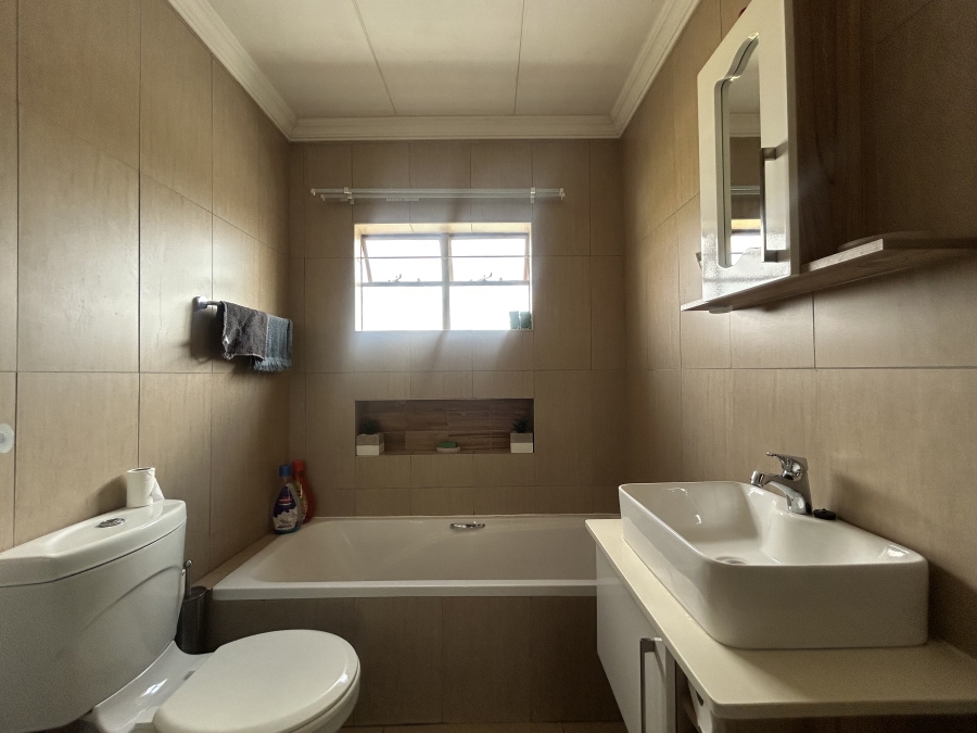 To Let 2 Bedroom Property for Rent in Andeon Gauteng