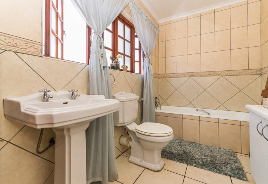 To Let 3 Bedroom Property for Rent in Florida Park Gauteng