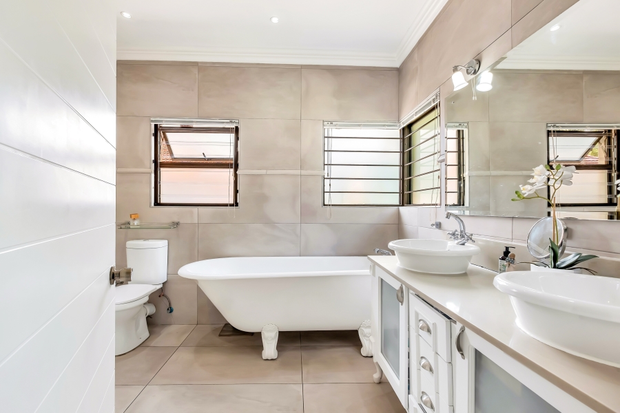 3 Bedroom Property for Sale in Greenside Gauteng