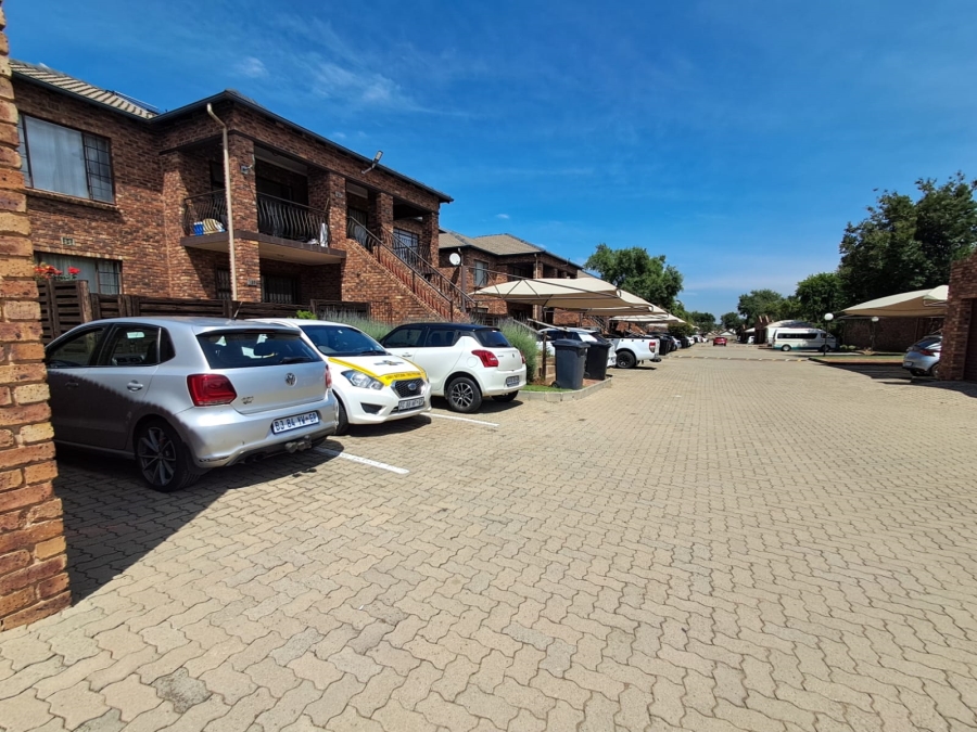 To Let 2 Bedroom Property for Rent in Sonneveld Gauteng