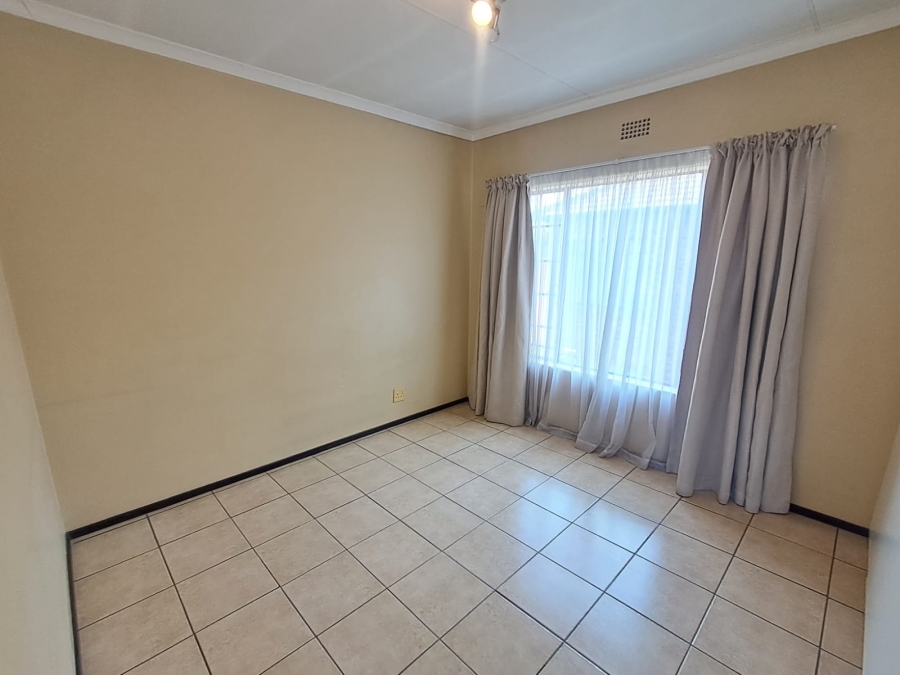 To Let 2 Bedroom Property for Rent in Sonneveld Gauteng