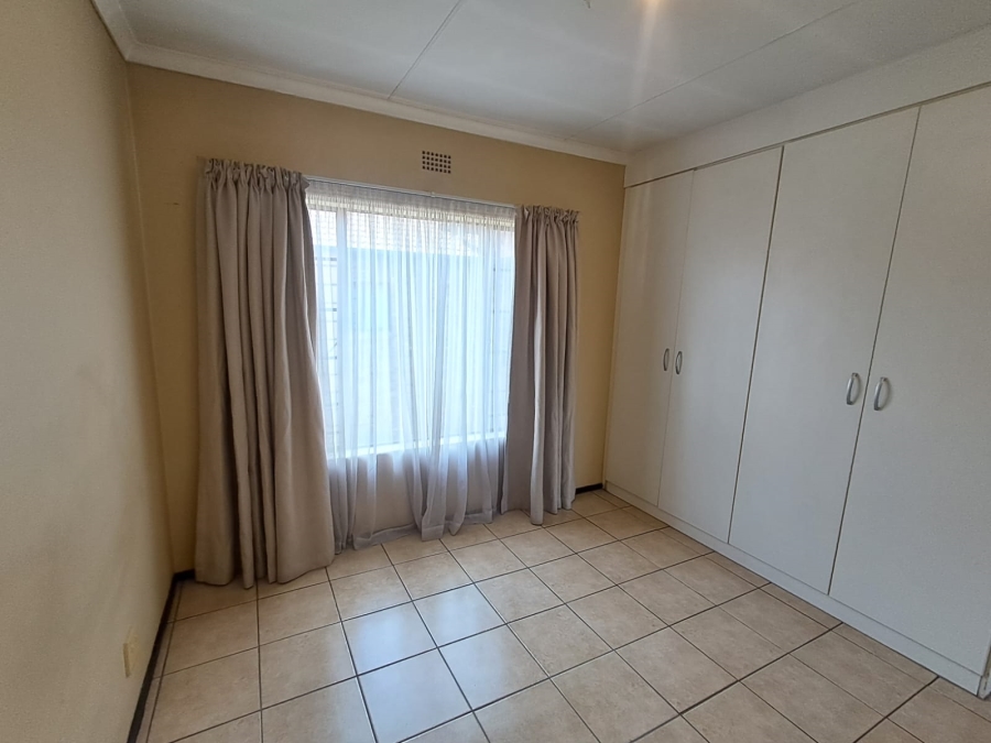 To Let 2 Bedroom Property for Rent in Sonneveld Gauteng