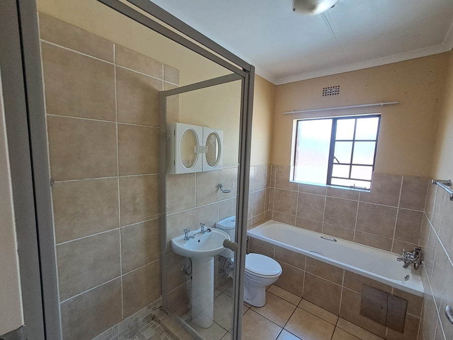 To Let 2 Bedroom Property for Rent in Sonneveld Gauteng