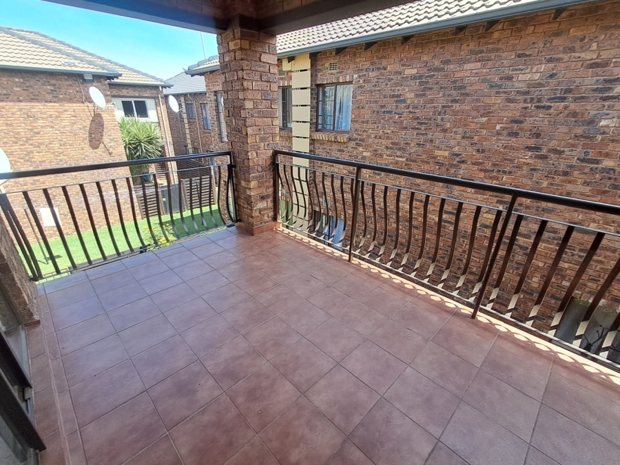 To Let 2 Bedroom Property for Rent in Sonneveld Gauteng