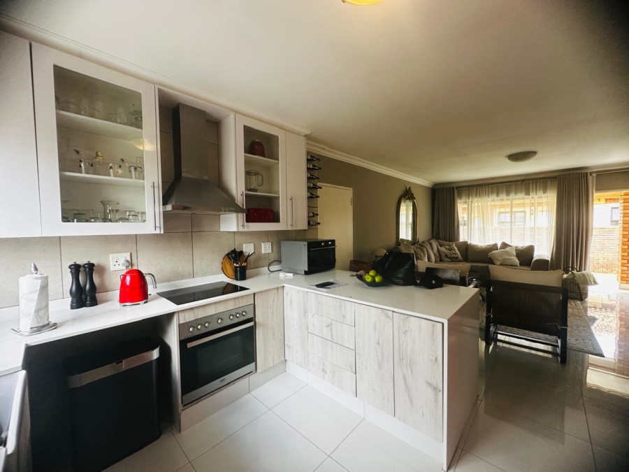 2 Bedroom Property for Sale in Helderwyk Gauteng