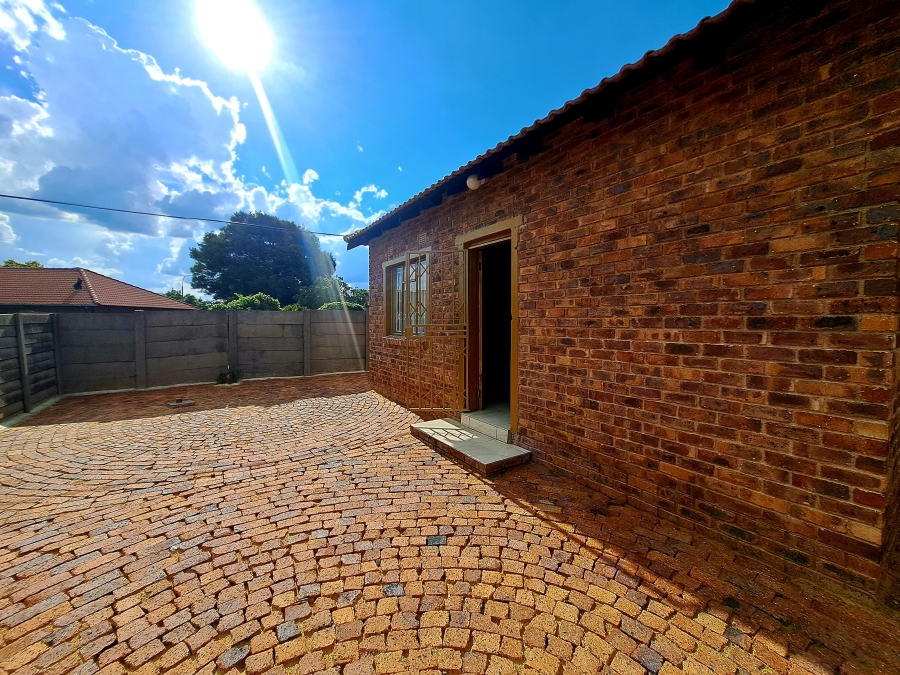 To Let 1 Bedroom Property for Rent in Mayberry Park Gauteng
