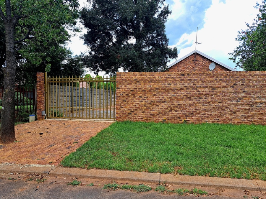 To Let 1 Bedroom Property for Rent in Mayberry Park Gauteng