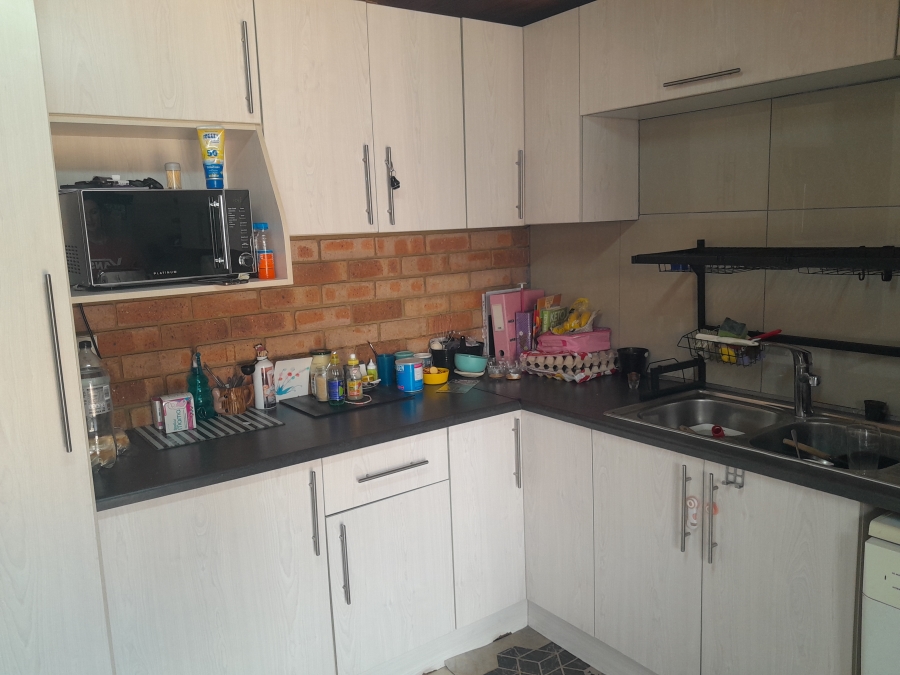 2 Bedroom Property for Sale in Brackenhurst Gauteng