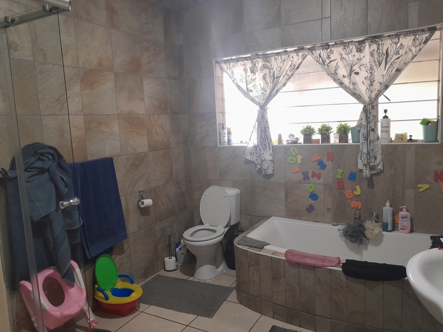 2 Bedroom Property for Sale in Brackenhurst Gauteng