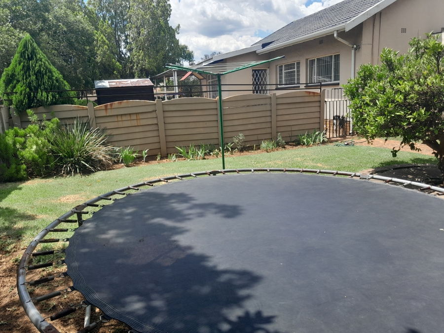 2 Bedroom Property for Sale in Brackenhurst Gauteng