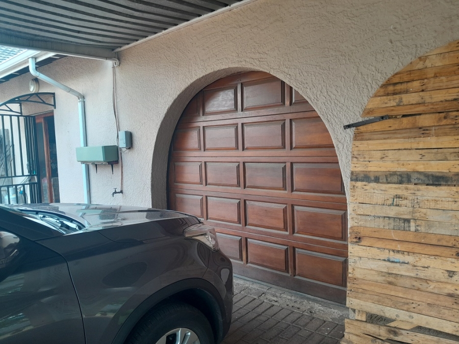 2 Bedroom Property for Sale in Brackenhurst Gauteng