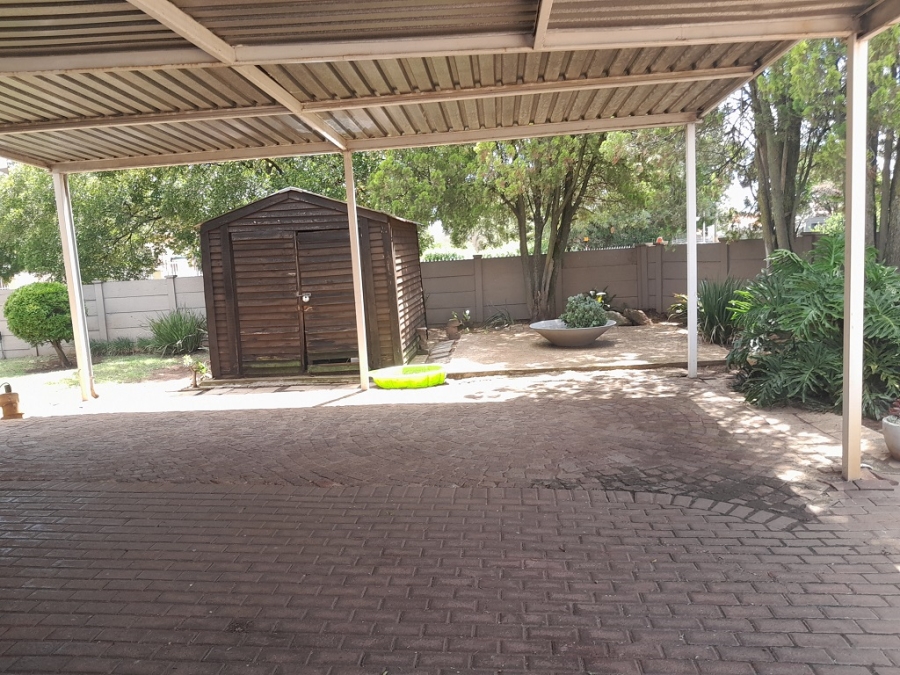2 Bedroom Property for Sale in Brackenhurst Gauteng