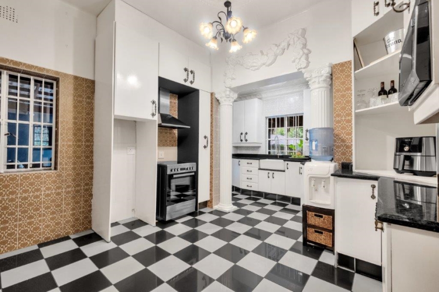 6 Bedroom Property for Sale in Parkview Gauteng