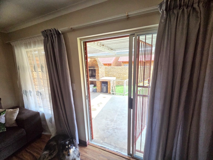 2 Bedroom Property for Sale in Magalieskruin Gauteng