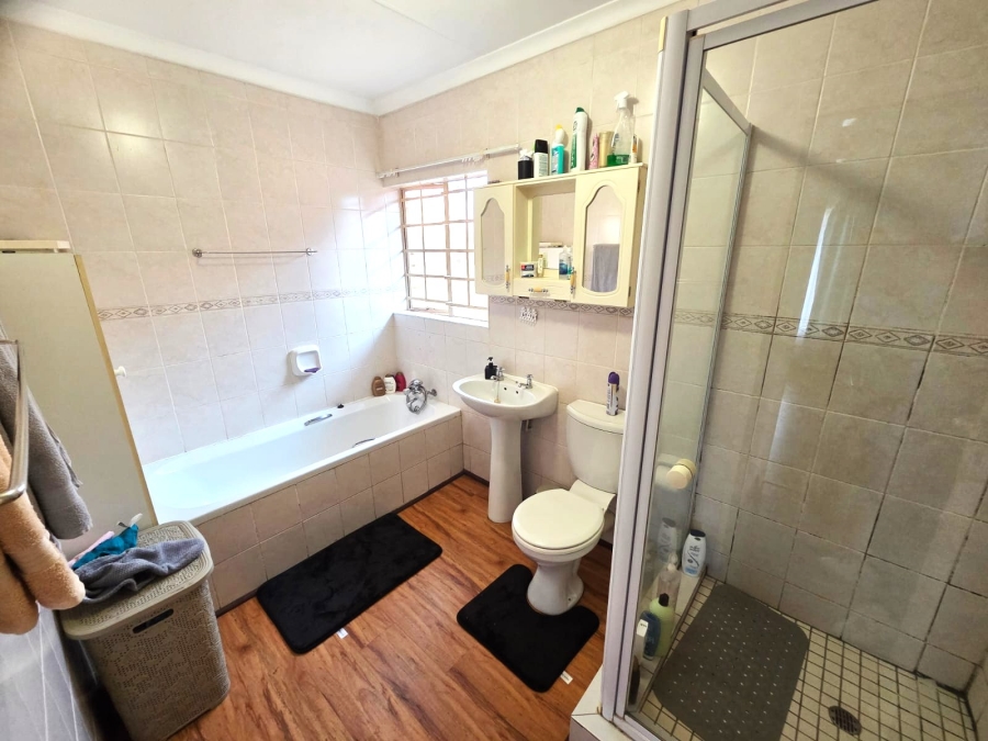2 Bedroom Property for Sale in Magalieskruin Gauteng