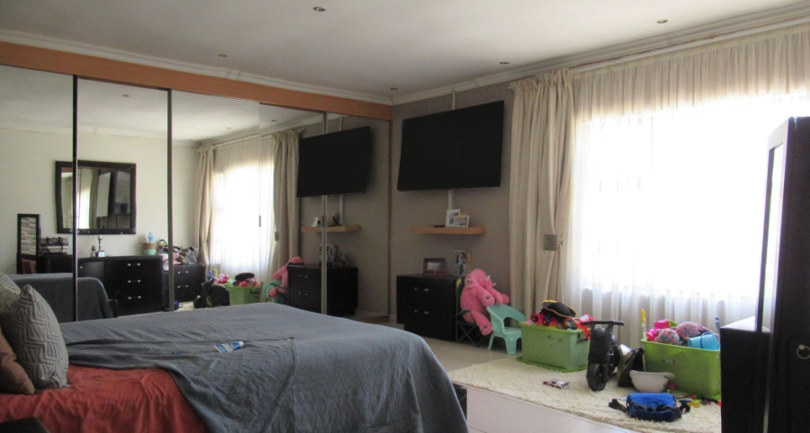 5 Bedroom Property for Sale in Horison Park Gauteng