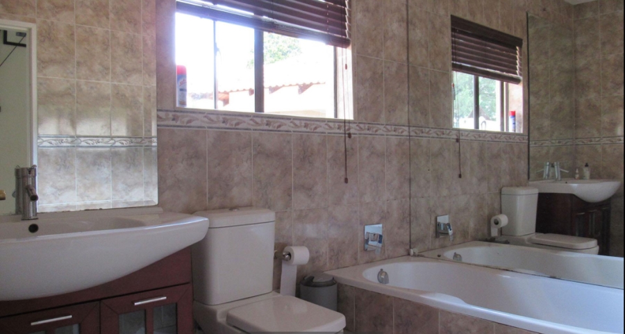 5 Bedroom Property for Sale in Horison Park Gauteng