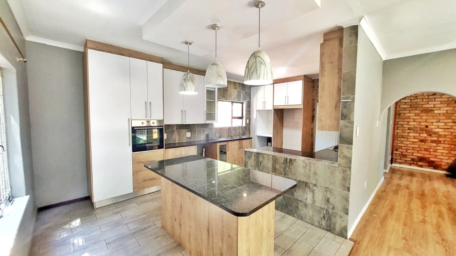 To Let 3 Bedroom Property for Rent in Vorna Valley Gauteng