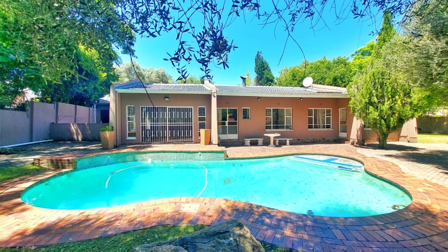 To Let 3 Bedroom Property for Rent in Vorna Valley Gauteng