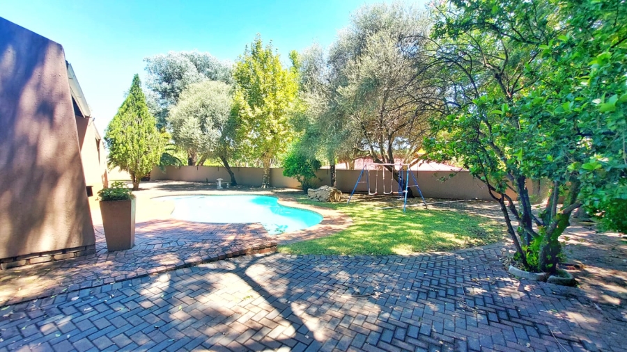 To Let 3 Bedroom Property for Rent in Vorna Valley Gauteng