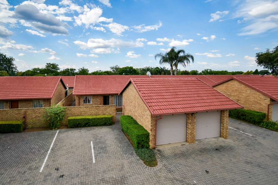 2 Bedroom Property for Sale in Magalieskruin Gauteng