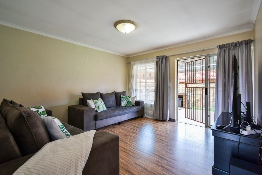 2 Bedroom Property for Sale in Magalieskruin Gauteng