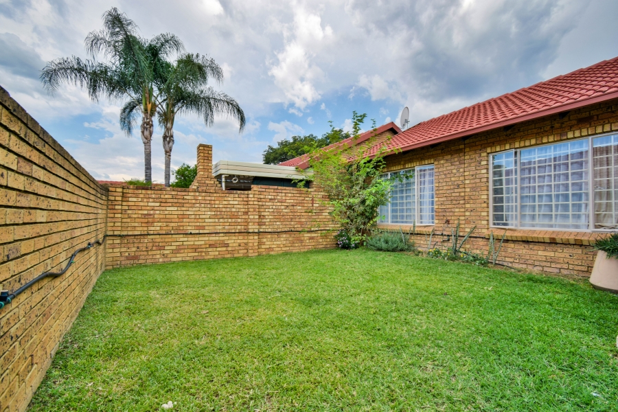 2 Bedroom Property for Sale in Magalieskruin Gauteng
