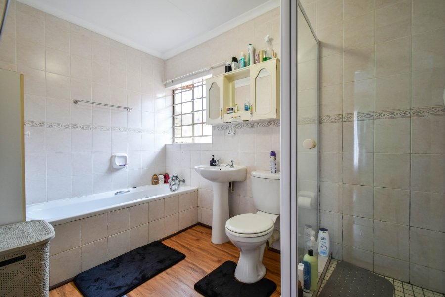2 Bedroom Property for Sale in Magalieskruin Gauteng