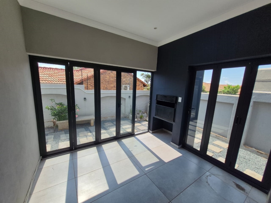 To Let 3 Bedroom Property for Rent in Magalieskruin Gauteng