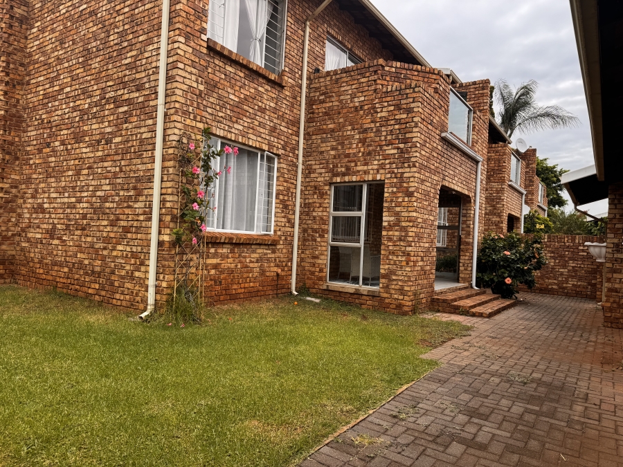 3 Bedroom Property for Sale in Zwartkop Gauteng