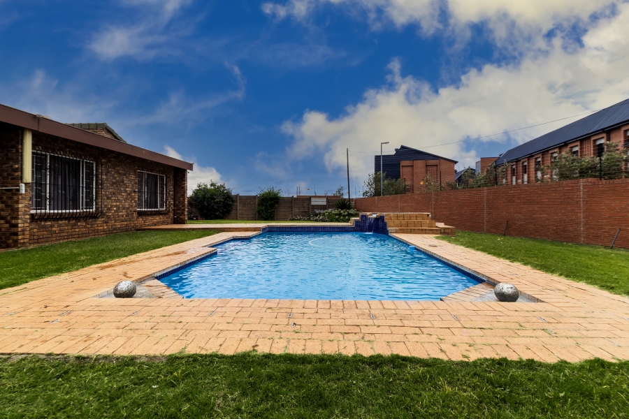 4 Bedroom Property for Sale in Monument Park Gauteng