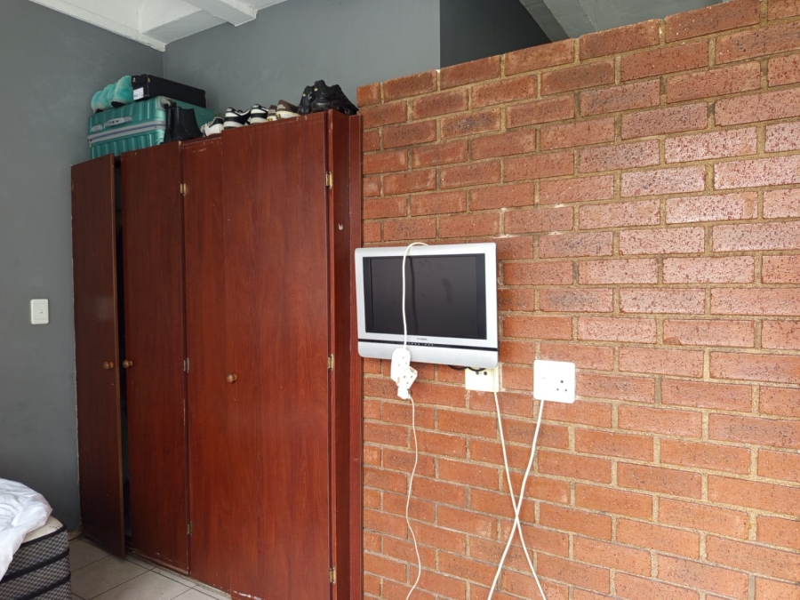 To Let 1 Bedroom Property for Rent in Braamfontein Gauteng
